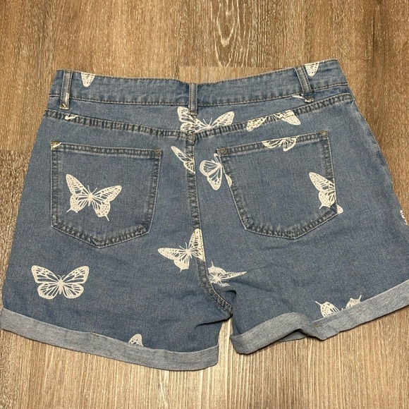 Shein Butterfly Print Rolled Hem Denim Shorts (large) (NWOT) - Picture 2 of 2